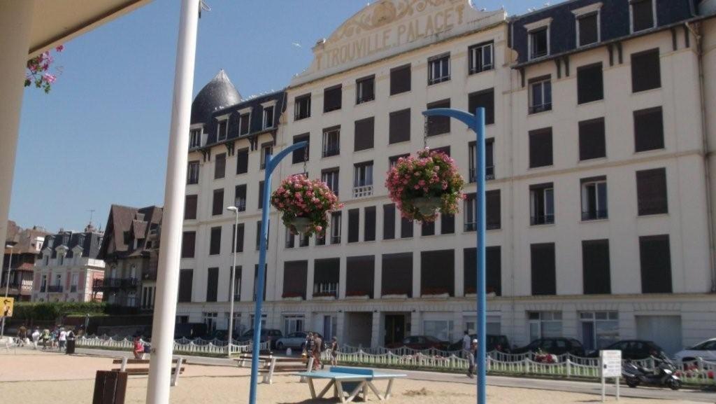 Paradis Les Pieds Sur Le Sable Trouville Palace Luaran gambar