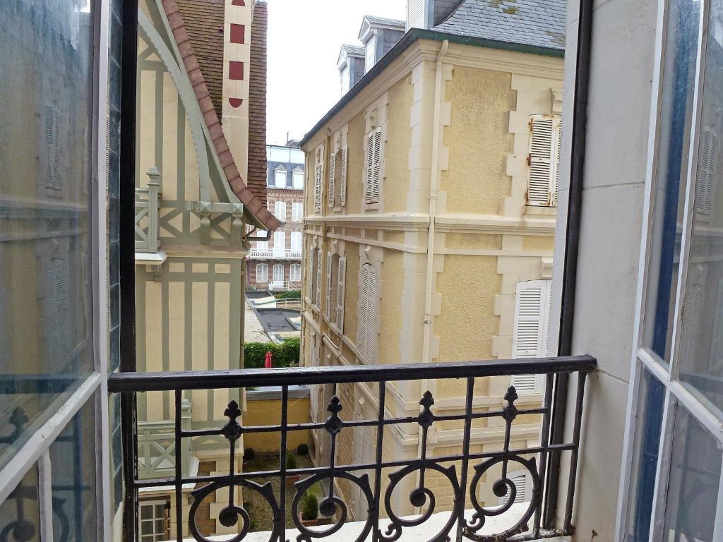 Paradis Les Pieds Sur Le Sable Trouville Palace Bilik gambar